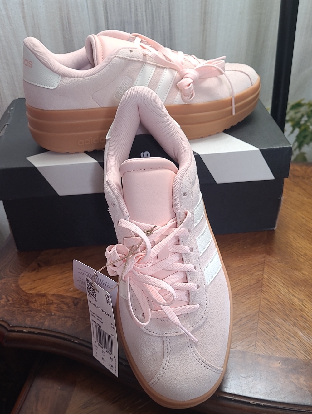 New in box! Adidas VL Court Bold J Womens 7 blush pink athletic leather shoes